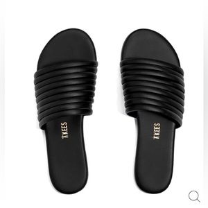 BRAND NEW Tkees Caro Size 7